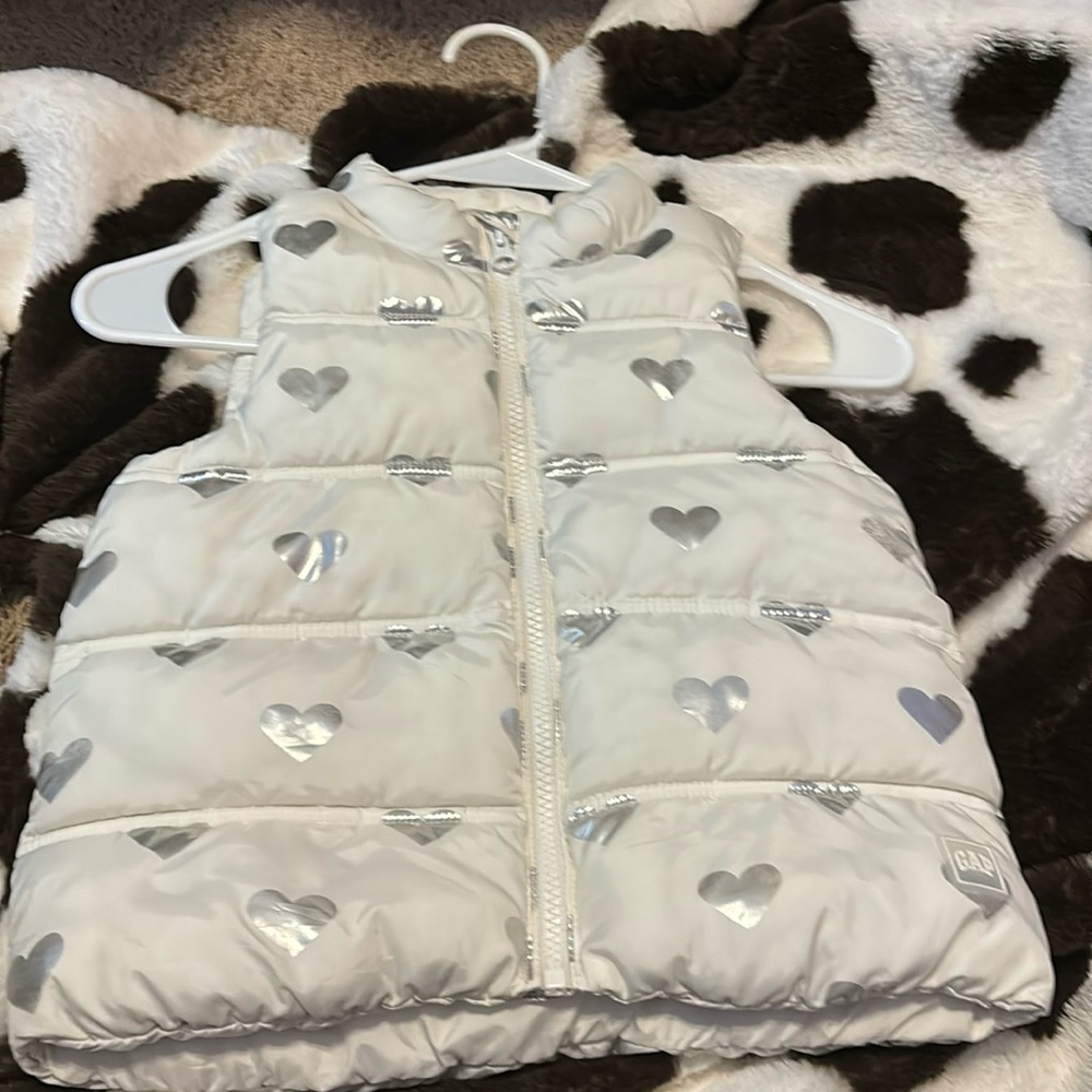 Is a gap puffer vest very cute and easy to dress with